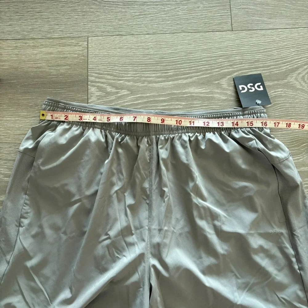 NWT DSG Mens Light Gray Athletic Fit Lightweight Stretch 5